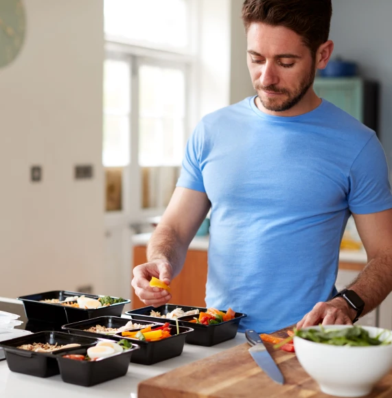 man-in-blue-meal-preps